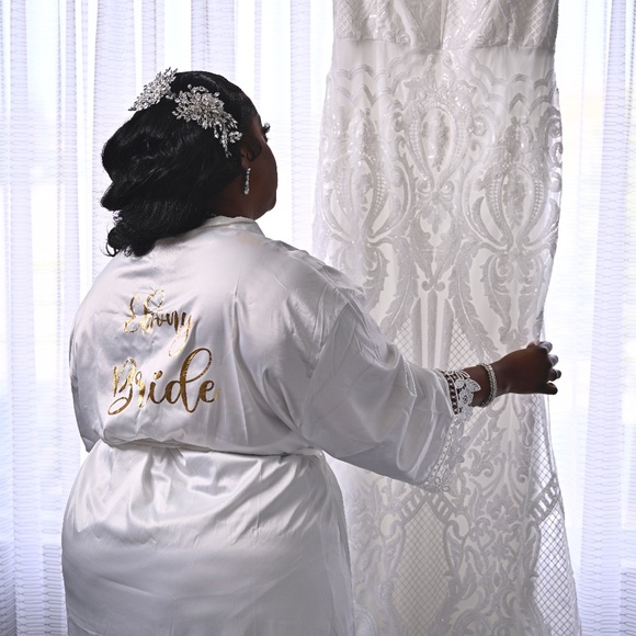 Wedding dress - Picture 1 of 7